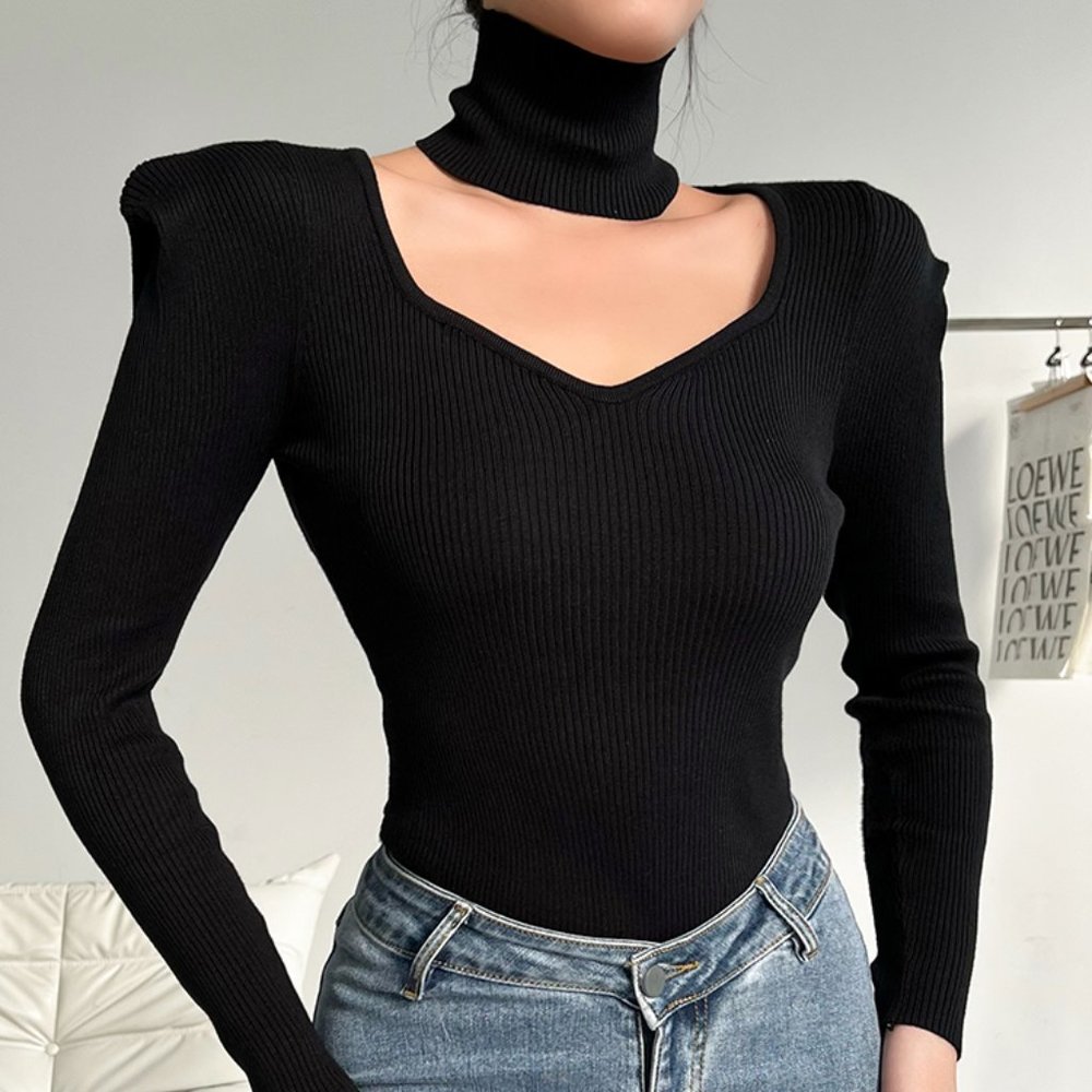 New Black V-neck long-sleeved sweater with collar and shoulder pads